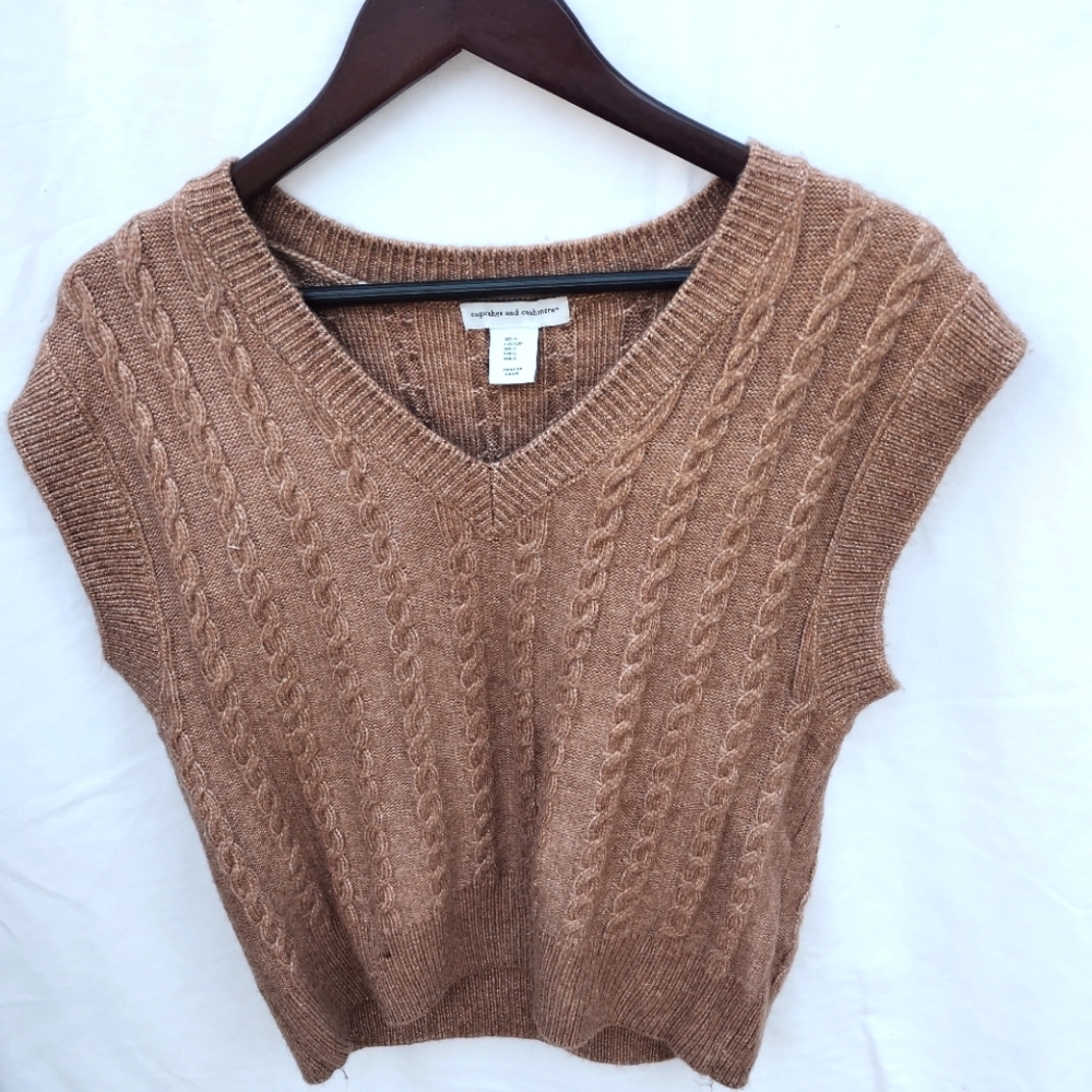 Cupcakes and Cashmere Tan sleeveless v neck sweater vest size smal